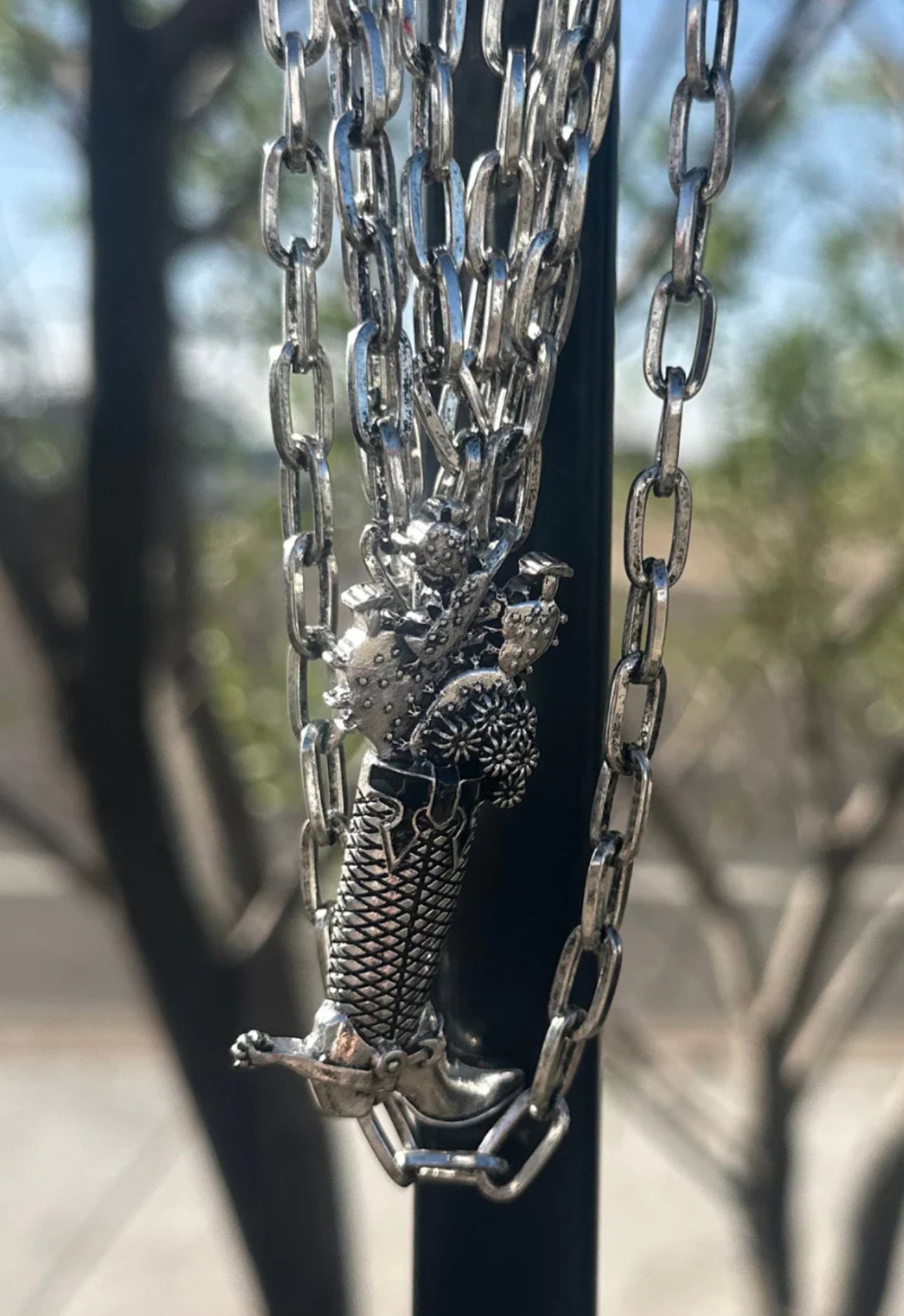 HEAD OVER BOOTS NECKLACE