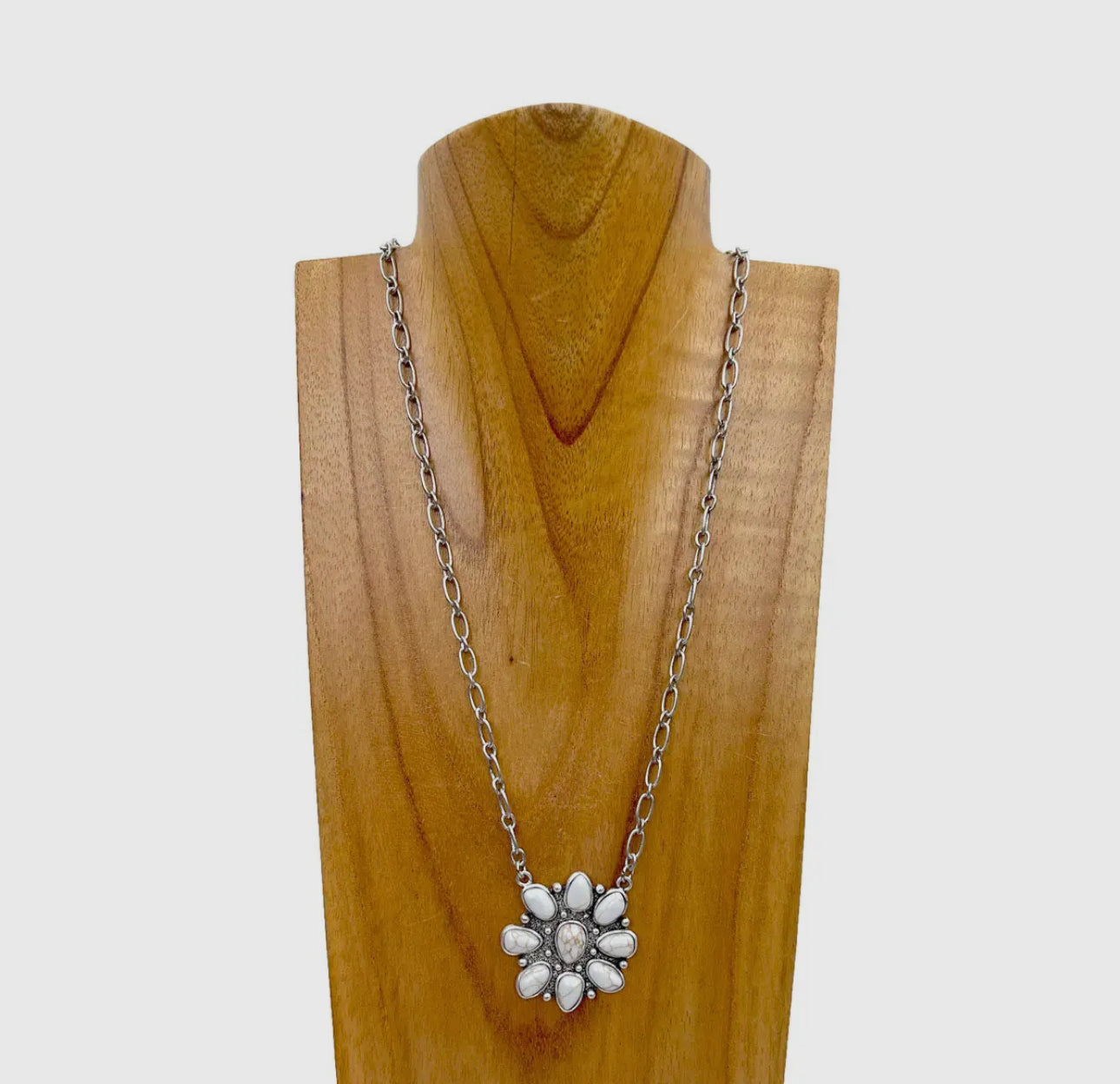 21 Inches Silver Metal Chain with WHITE Turquoise Stone Flower Concho Pendent Necklace