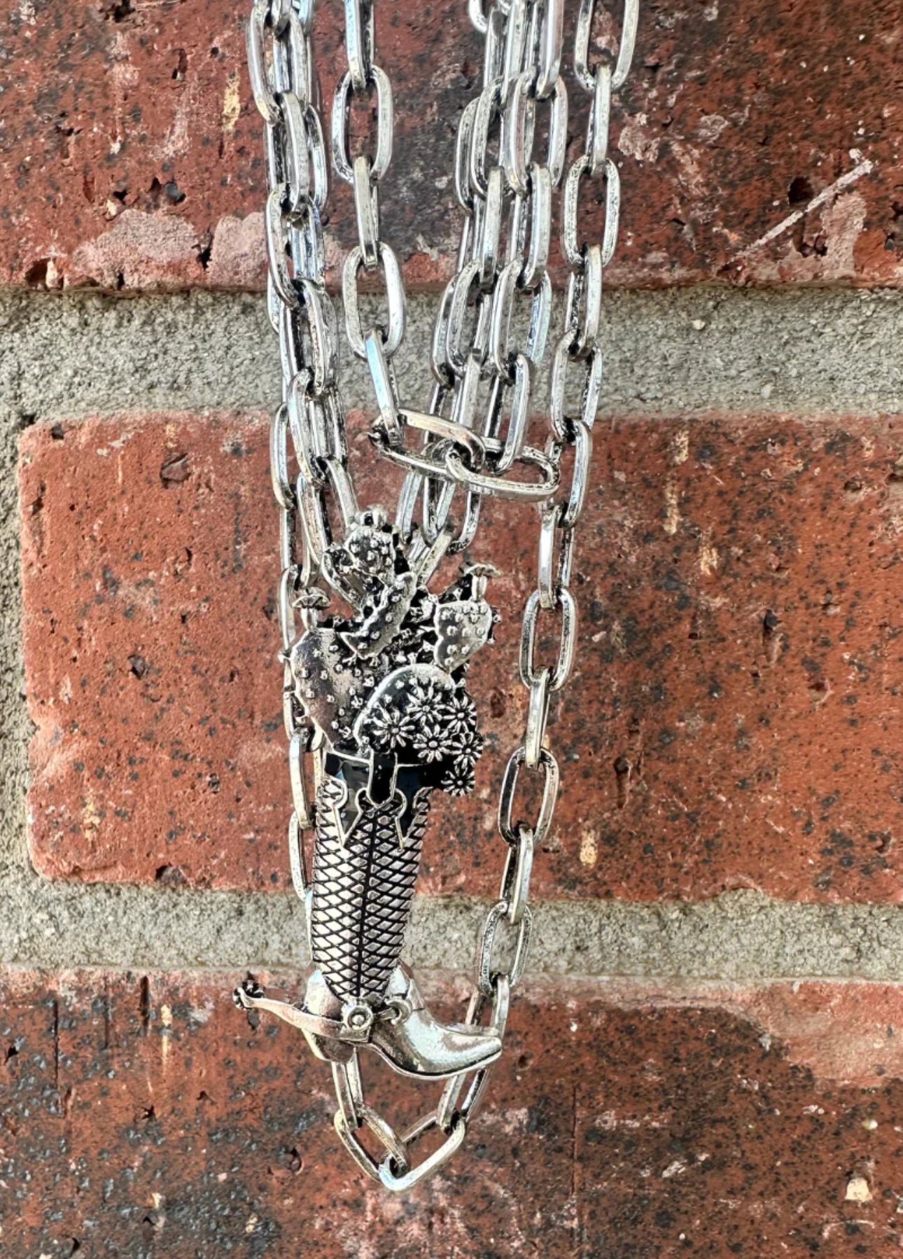 HEAD OVER BOOTS NECKLACE