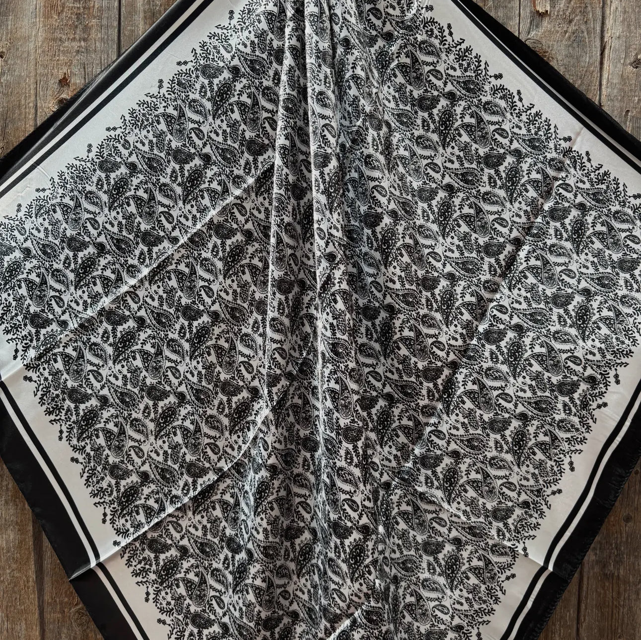35X35" Black and White Paisley Wild
Rag