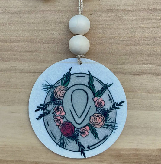 Floral Cowgirl Hat Freshie**scent: Cowgirl Britches-A feminine blend of leather with juicy notes of citrus, peach, bergamot, and orange atop a floral heart of apple blossom, jasmine and rose with base notes of woody greens.