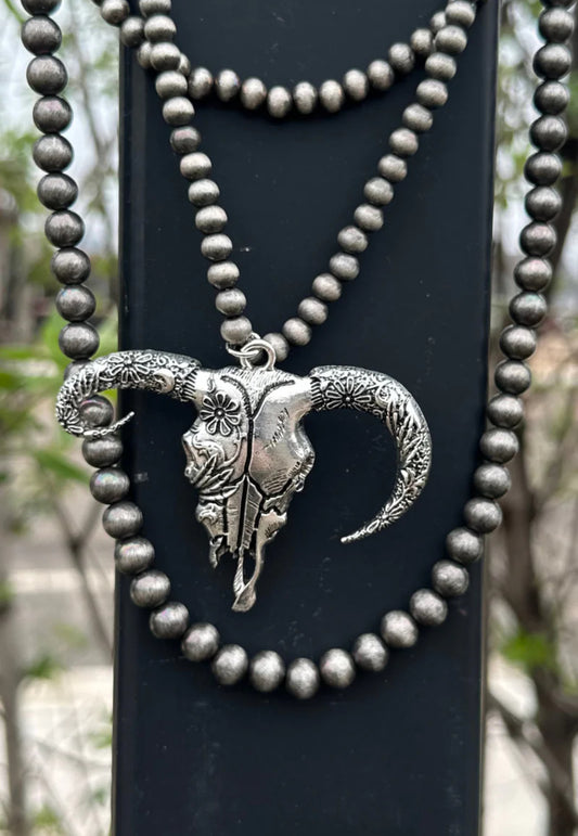 WILD AND WESTERN SKULL NECKLACE. 4 pieces in ONE !