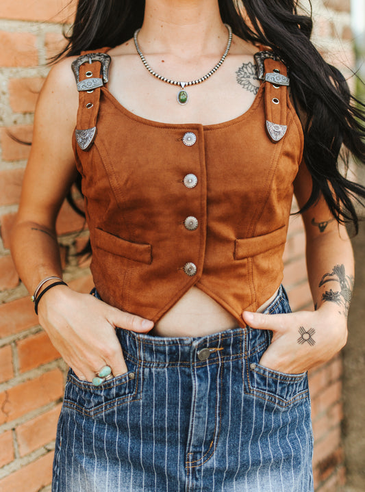 BROWN SUEDE BUCKLE STRAP
BUTTON DOWN VEST