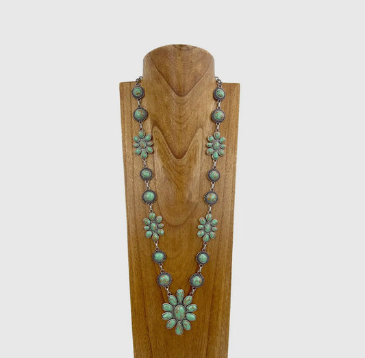 29 Inches
Silver with Green Stone Concho Link
Chain Necklace