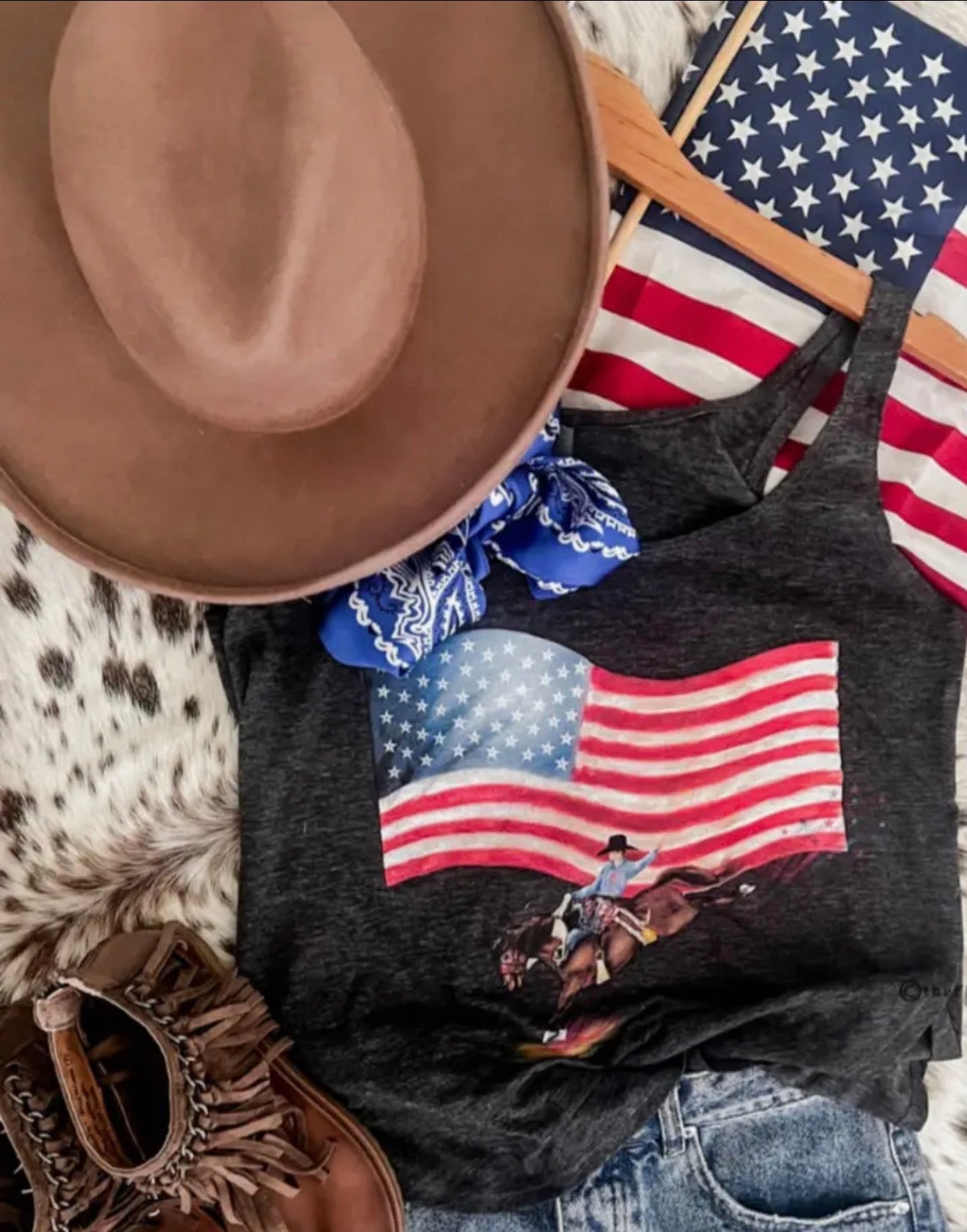 Stars Stripes & Rodeo Rides| Western
Graphic Tank **please note that it is a touch of a lighter gray than the picture* Referred to picture number two to see the color. ￼