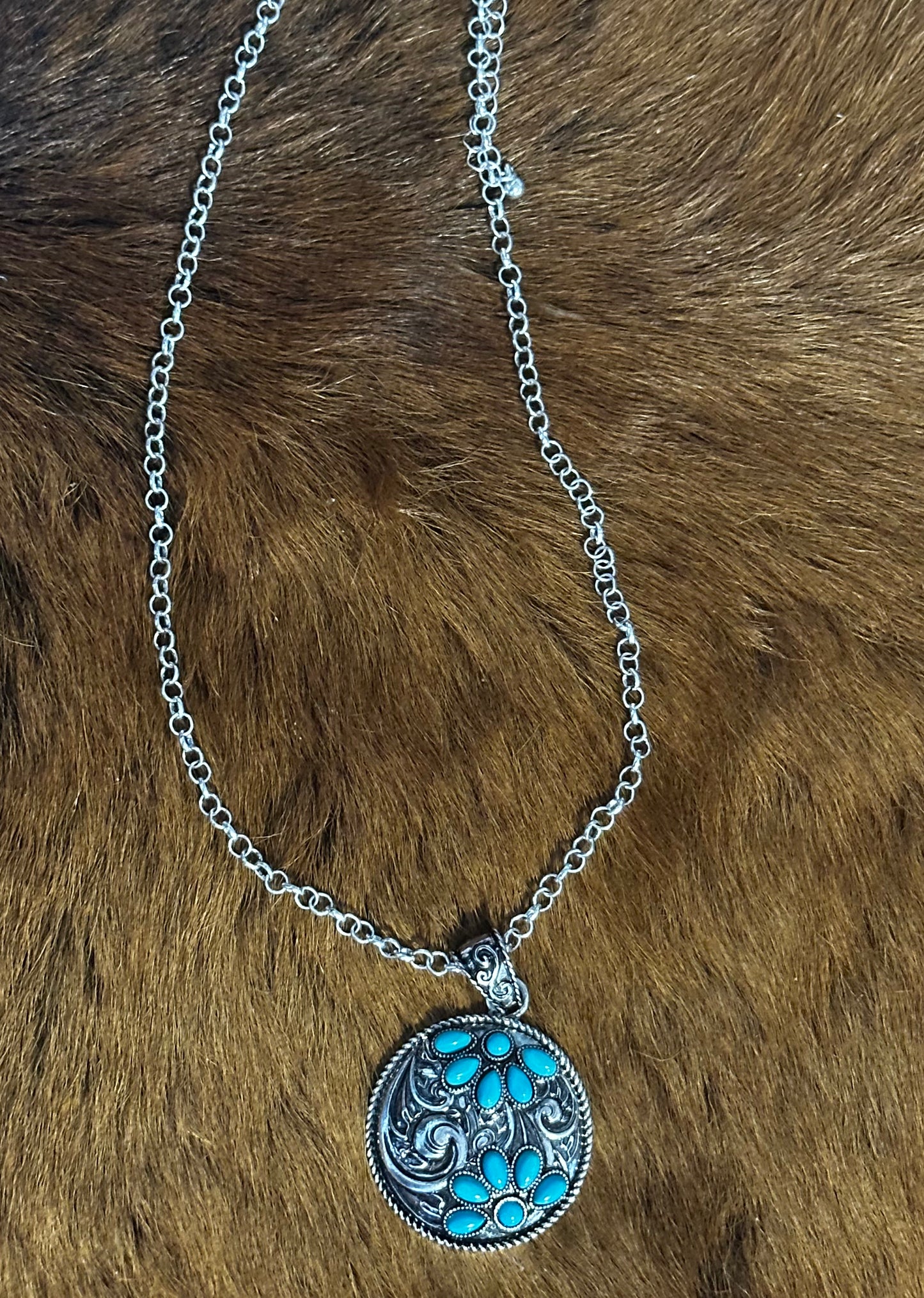 Western Squash Blossom Stone Round Pendant Necklace